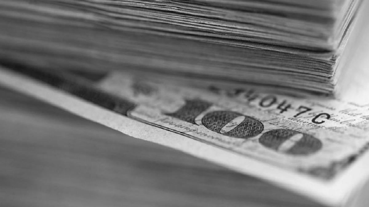 Dolar 13,5670 liradan haftaya başladı