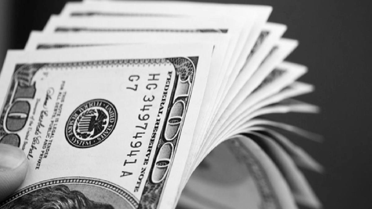 Haftaya 18 kuruş düşüşle başlayan dolar, 13,33’ten işlem görüyor.