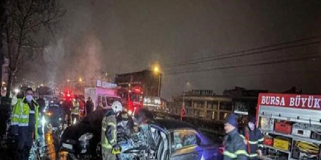 Bursa'da 4 aracın karıştığı zincirleme trafik kazasında 1 kişi öldü
