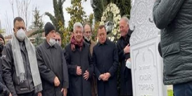 Eski İBB Başkanı Kadir Topbaş kabri başında dualarla anıldı