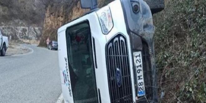 Giresun'da öğrenci servisi devrildi: 4 yaralı