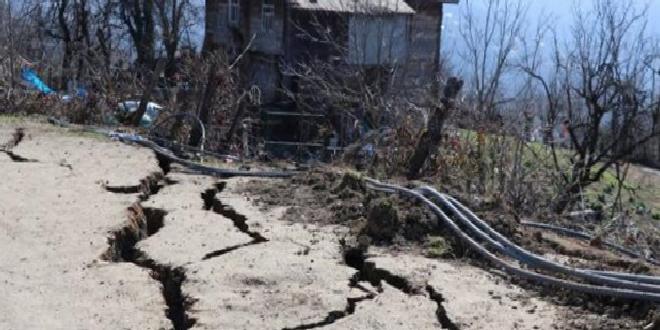Karabük'te heyelan: 19 ev boşaltıldı
