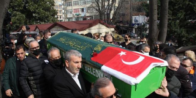 Kocaeli'de silahlı saldırıda ölen gazetecinin cenazesi toprağa verildi