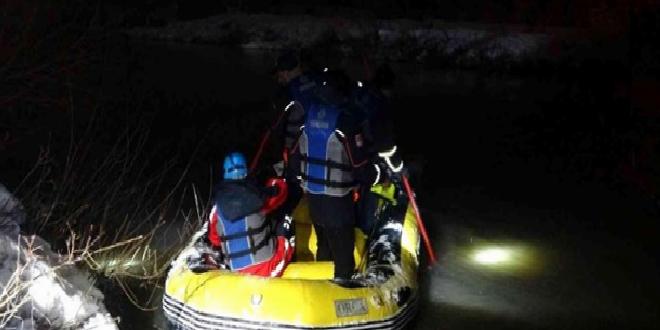 Muş'ta Karasu Nehri'ne düşen lise öğrencisini arama çalışmalarına ara verildi