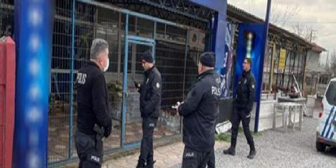 Sakarya'da yol kenarında beklerken silahla vurulan kişi yaralandı