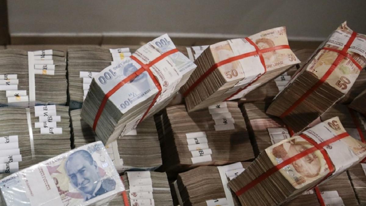 Son tertip 100 lira ve 50 lira banknotlar tedavüle veriliyor