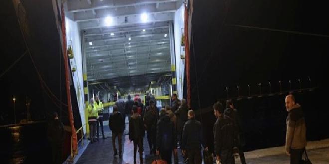 Yanan feribottan kurtarılan Türk vatandaşları yurda getiriliyor