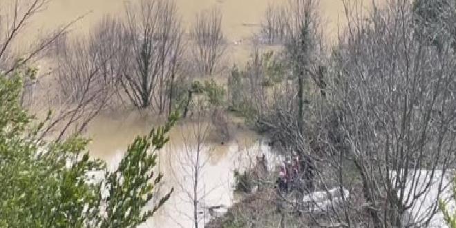 Zonguldak'ta doğal göletin sularının yükselmesi nedeniyle 4 daire boşaltıldı